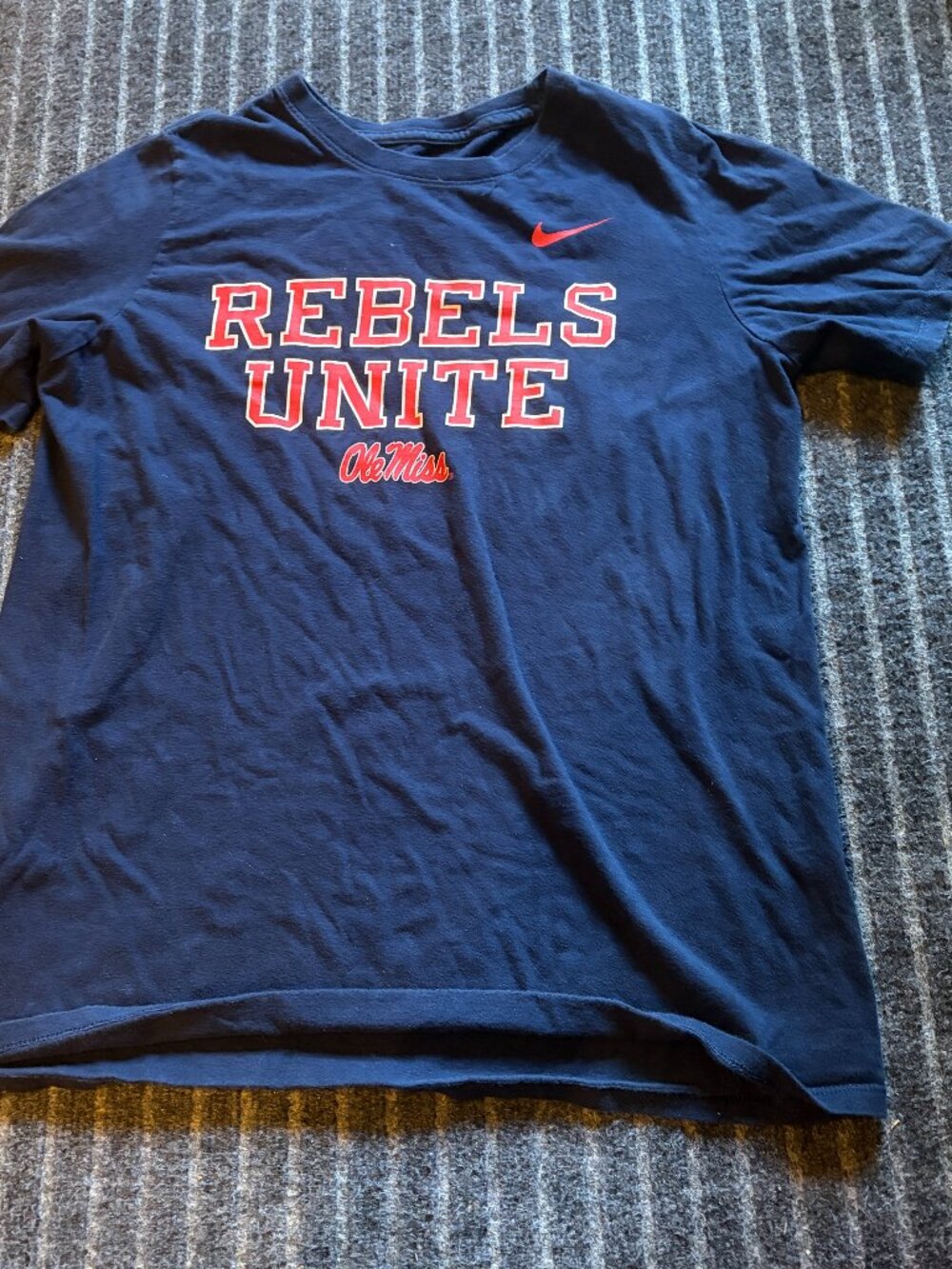 Nike Ole Miss Rebels "Rebels Unite" T-Shirt Size Small - Picture 2 of 6